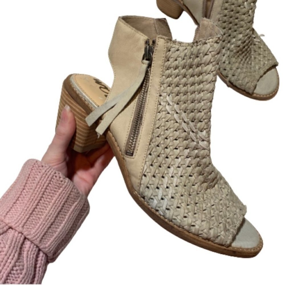 Sam Edelman Cooper Beige Zip Up Open Toe Booties